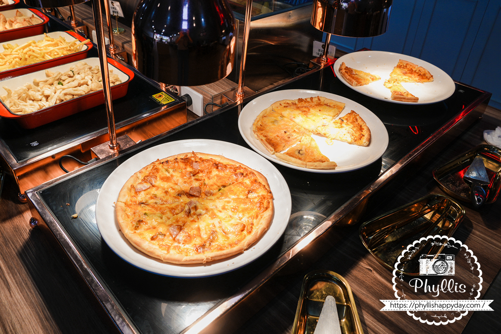 【貴族世家mini-龍潭大池店】｜龍潭新開幕精緻系吃到飽！299元起牛排 + 誠意自助吧：大份量水果、雞湯炸物披薩、環境漂亮好停車，旁邊就有停車場