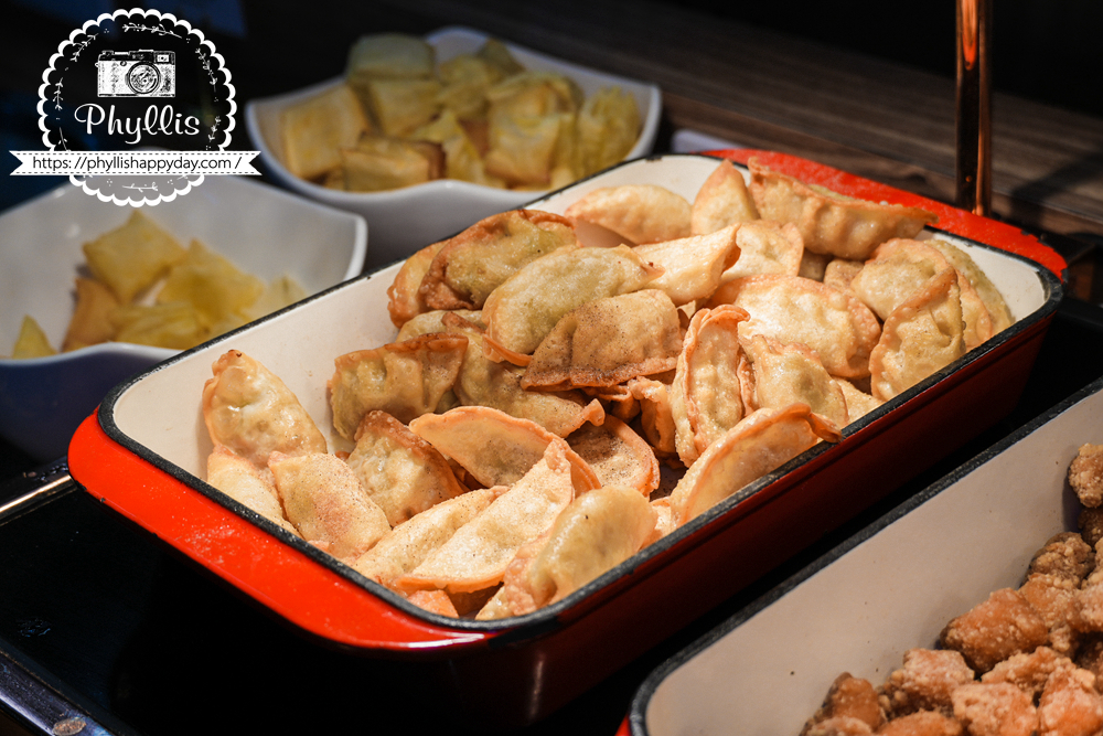 【貴族世家mini-龍潭大池店】｜龍潭新開幕精緻系吃到飽！299元起牛排 + 誠意自助吧：大份量水果、雞湯炸物披薩、環境漂亮好停車，旁邊就有停車場