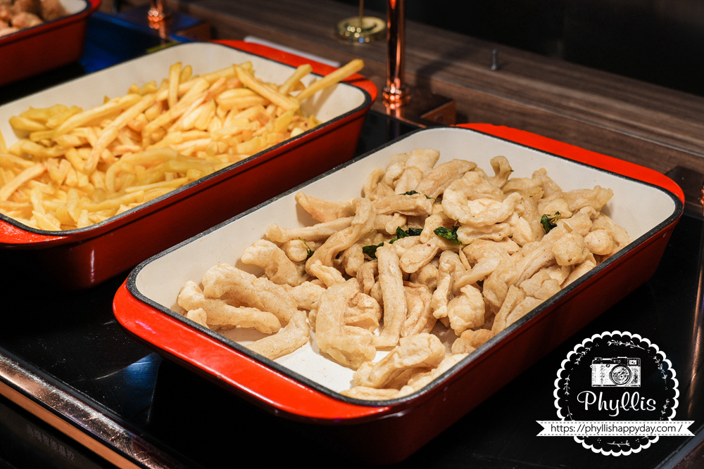 【貴族世家mini-龍潭大池店】｜龍潭新開幕精緻系吃到飽！299元起牛排 + 誠意自助吧：大份量水果、雞湯炸物披薩、環境漂亮好停車，旁邊就有停車場