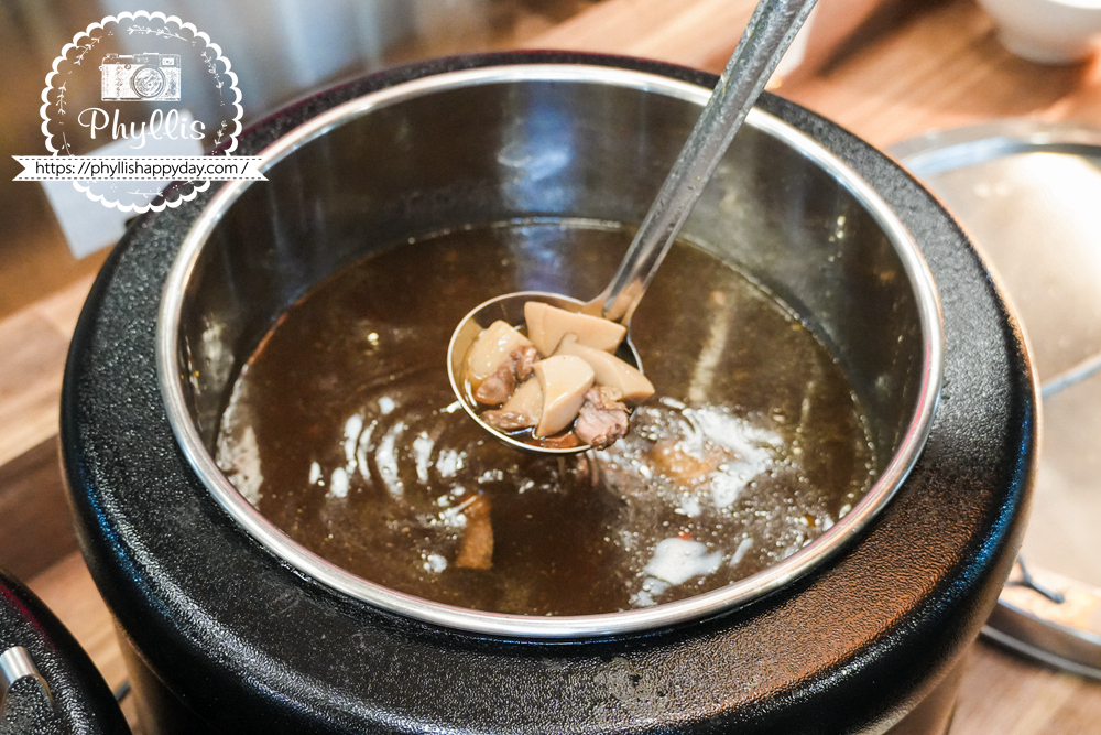 【貴族世家mini-龍潭大池店】｜龍潭新開幕精緻系吃到飽！299元起牛排 + 誠意自助吧：大份量水果、雞湯炸物披薩、環境漂亮好停車，旁邊就有停車場