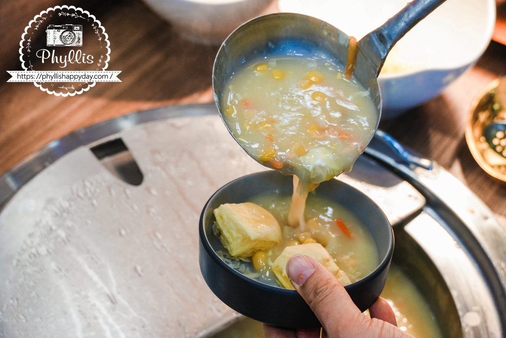 【貴族世家mini-龍潭大池店】｜龍潭新開幕精緻系吃到飽！299元起牛排 + 誠意自助吧：大份量水果、雞湯炸物披薩、環境漂亮好停車，旁邊就有停車場