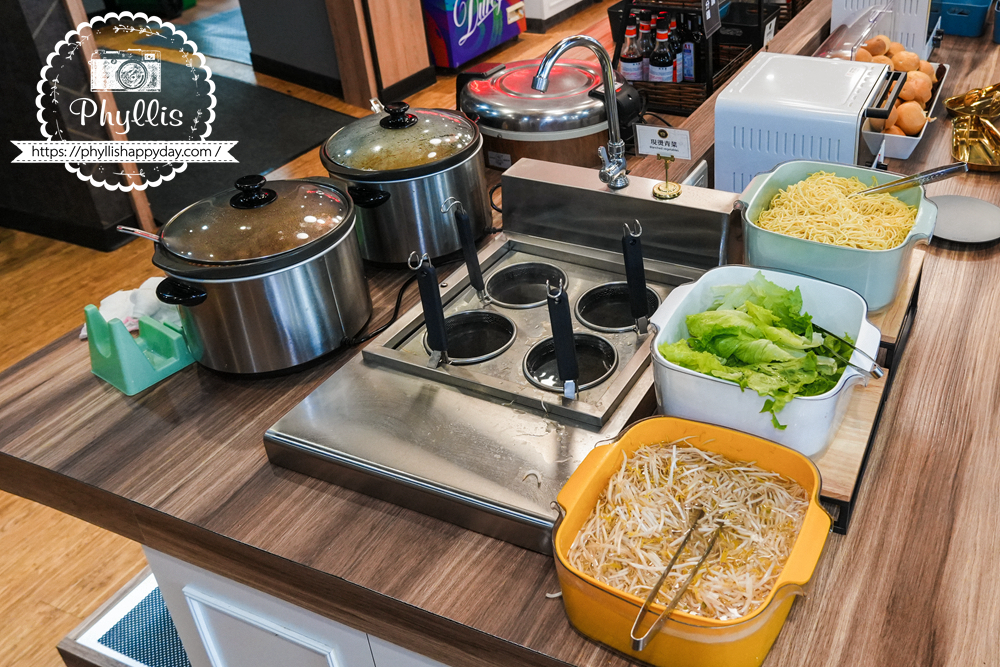 【貴族世家mini-龍潭大池店】｜龍潭新開幕精緻系吃到飽！299元起牛排 + 誠意自助吧：大份量水果、雞湯炸物披薩、環境漂亮好停車，旁邊就有停車場