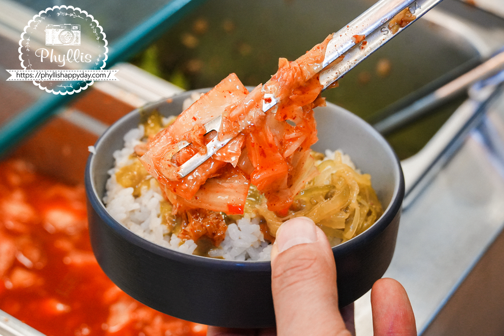 【貴族世家mini-龍潭大池店】｜龍潭新開幕精緻系吃到飽！299元起牛排 + 誠意自助吧：大份量水果、雞湯炸物披薩、環境漂亮好停車，旁邊就有停車場