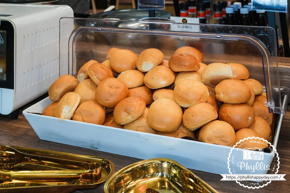 【貴族世家mini-龍潭大池店】｜龍潭新開幕精緻系吃到飽！299元起牛排 + 誠意自助吧：大份量水果、雞湯炸物披薩、環境漂亮好停車，旁邊就有停車場