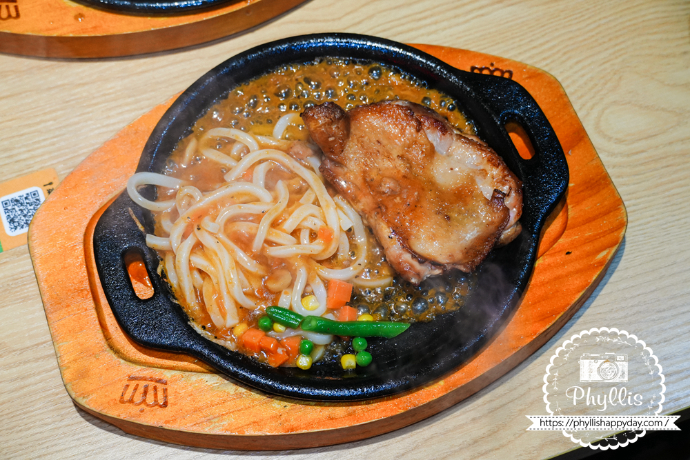 【貴族世家mini-龍潭大池店】｜龍潭新開幕精緻系吃到飽！299元起牛排 + 誠意自助吧：大份量水果、雞湯炸物披薩、環境漂亮好停車，旁邊就有停車場