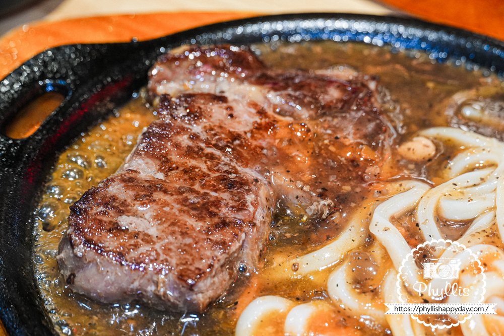 【貴族世家mini-龍潭大池店】｜龍潭新開幕精緻系吃到飽！299元起牛排 + 誠意自助吧：大份量水果、雞湯炸物披薩、環境漂亮好停車，旁邊就有停車場