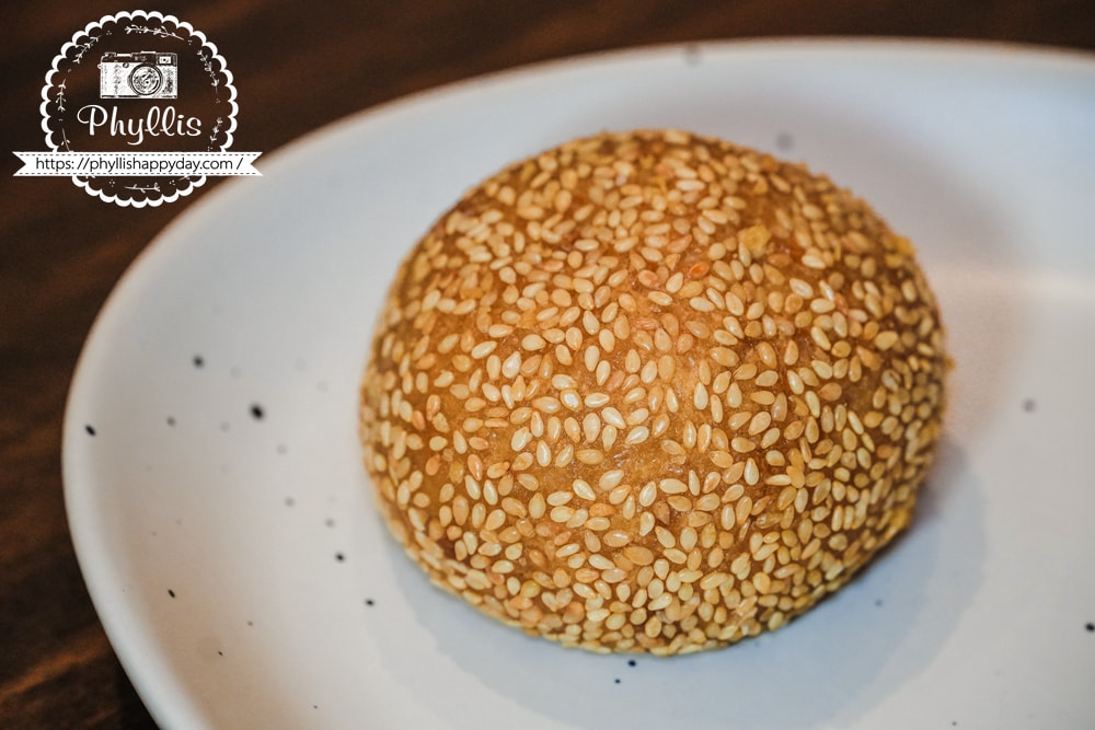 【元圈圈 Yuan Donut】龍潭最新排隊傳奇!脆皮甜甜圈好吃到不管平假日都大排長龍,龍元宮附近必吃美食|2026 更新 - 第15張圖 元圈圈 Yuan Donut 龍潭 芝麻球 外觀實拍 現炸甜點