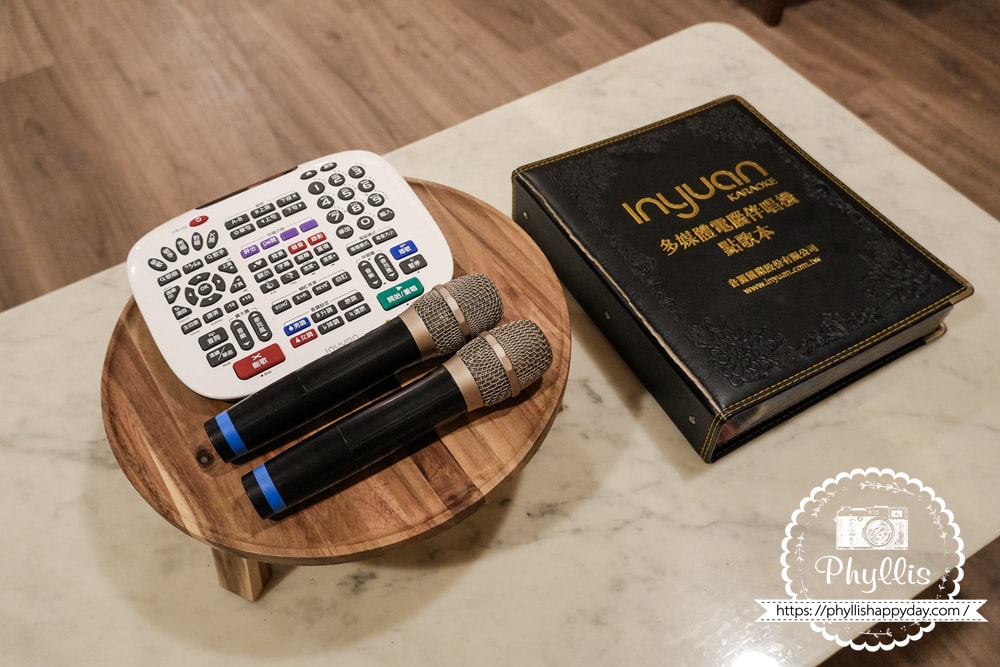 【悅徠舘Joyfultel】林口飯店推薦|近長庚醫院的乾淨質感住宿,附室內停車與自助式早餐,親子商務都適合 - 第18張圖 林口飯店悅徠舘免費KTV影音娛樂空間