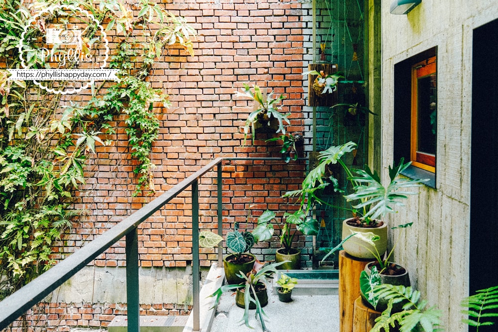 青泱餐廳二樓戶外植物景觀區｜龍潭森林系用餐空間
