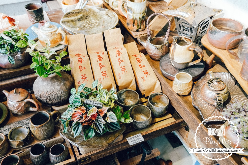 臻手作原創柴燒陶藝作品陳列展示，三坑小院人氣手作陶藝店