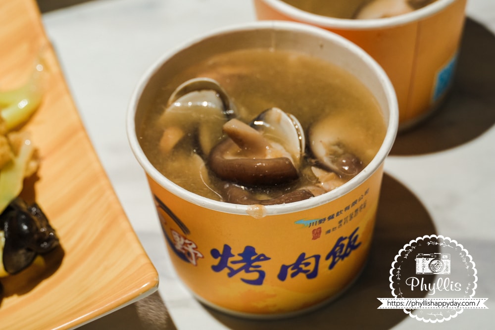 【上野烤肉飯-龍潭店】龍潭近期最熱門便當店之一!東龍路排隊人潮不斷,自助區飲料與熱湯誠意滿滿會想再回訪 - 第22張圖 上野烤肉飯龍潭店豐富熱湯內容桃園龍潭便當推薦