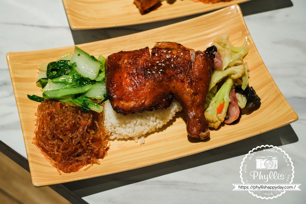 【上野烤肉飯-龍潭店】龍潭近期最熱門便當店之一!東龍路排隊人潮不斷,自助區飲料與熱湯誠意滿滿會想再回訪 - 第24張圖 上野烤肉飯龍潭店烤雞腿飯桃園龍潭便當推薦