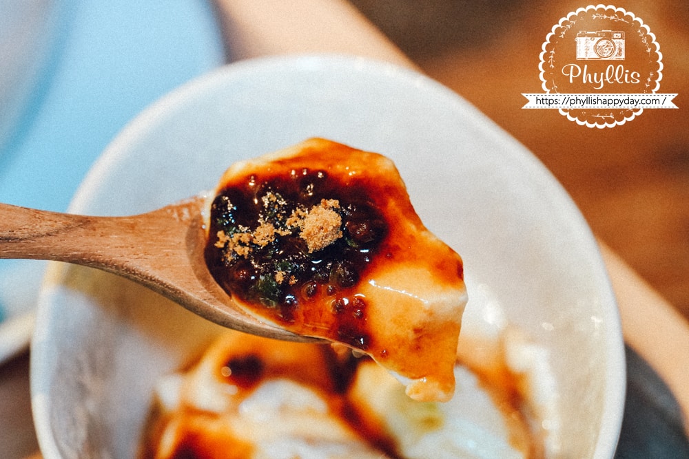 青泱黑糖甜豆花滑順口感特寫｜龍潭青泱甜點推薦