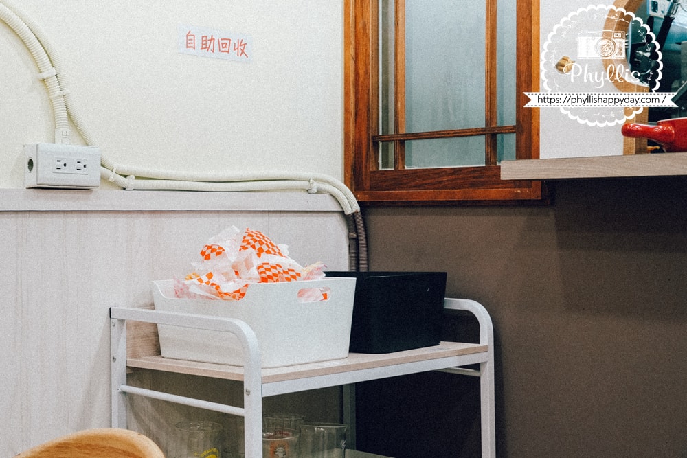 桃園龍潭阿姆阿姆早餐店內用自助回收區乾淨整齊