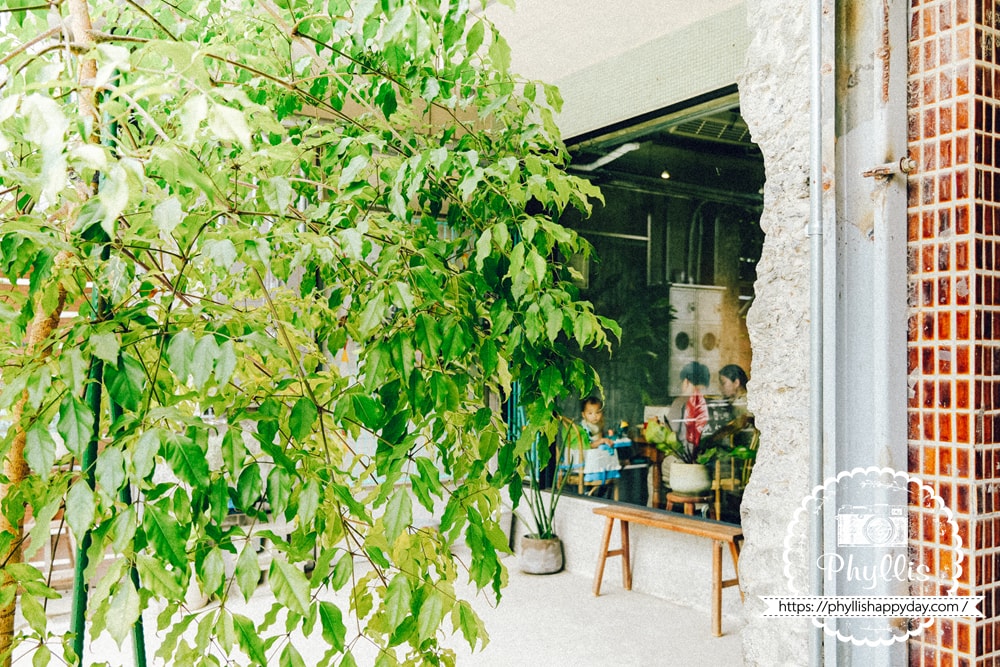 青泱餐廳門口植栽景觀｜龍潭森林感餐廳環境