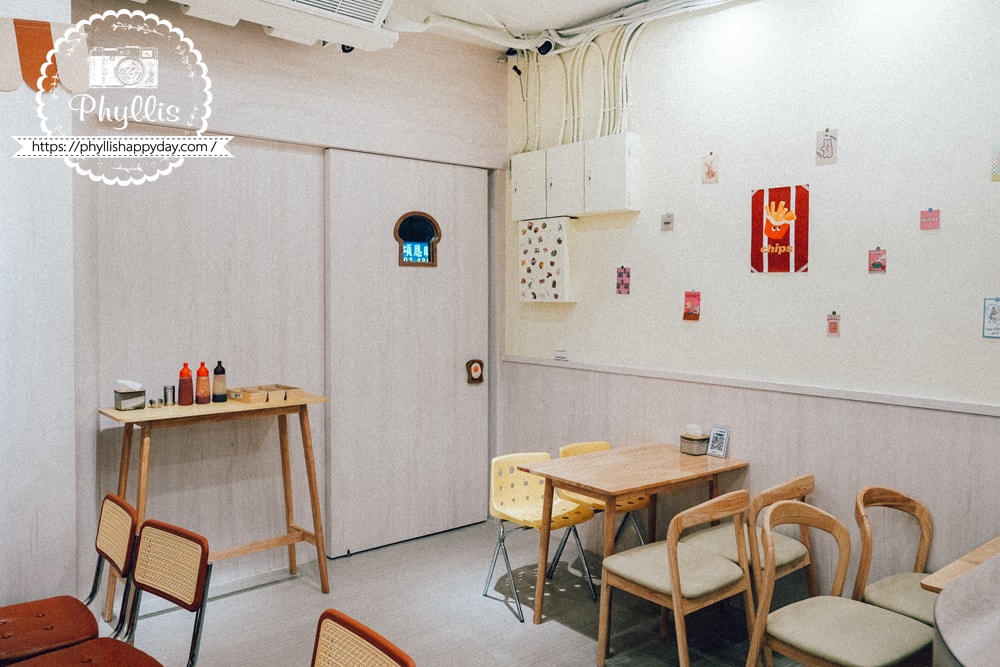 桃園龍潭阿姆阿姆早餐店內用用餐空間，吐司主題可愛餐廳環境