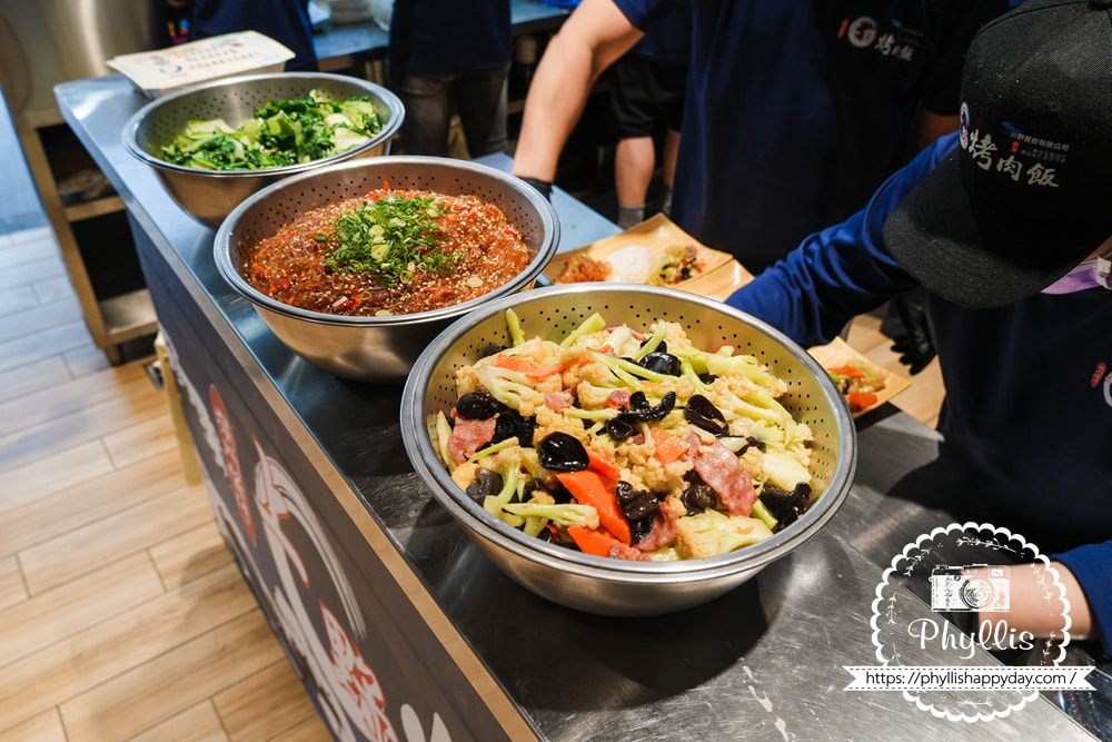 【上野烤肉飯-龍潭店】龍潭近期最熱門便當店之一!東龍路排隊人潮不斷,自助區飲料與熱湯誠意滿滿會想再回訪 - 第10張圖 上野烤肉飯新鮮便當配菜桃園龍潭便當推薦