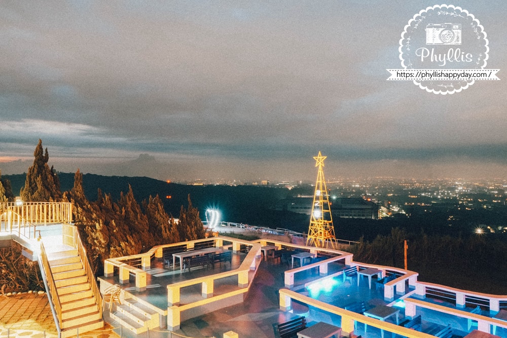 白圍牆地中海景觀咖啡餐廳戶外夜景｜龍潭浪漫景觀餐廳推薦