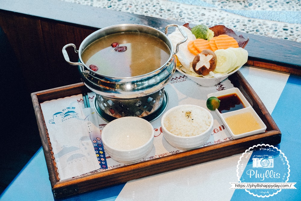 白圍牆地中海景觀咖啡餐廳食補燉藥膳火鍋｜桃園龍潭暖胃鍋物推薦