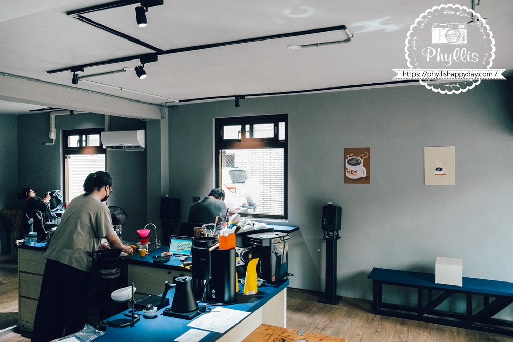 卡法日常淺焙咖啡店老闆手沖咖啡畫面｜龍潭精品手沖咖啡推薦