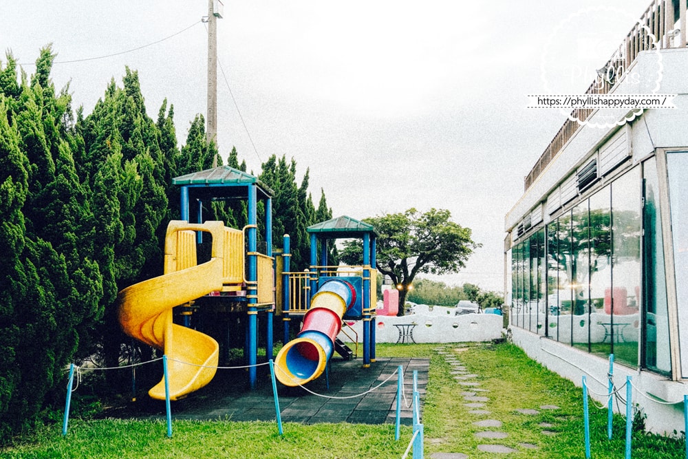 白圍牆地中海景觀咖啡餐廳溜滑梯兒童設施｜桃園龍潭親子餐廳