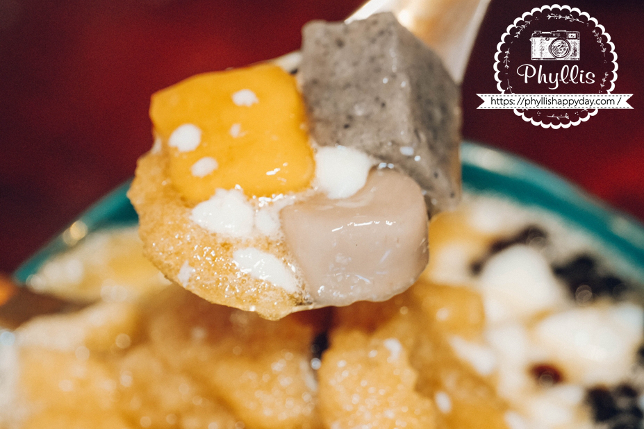 三圓豆花龍潭店芋圓配料特寫，Q彈芋圓搭配豆花與冰沙，桃園龍潭甜點配料推薦