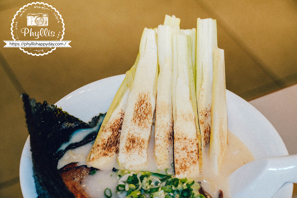 【埔里橫濱拉麵】南投埔里超美日式庭院拉麵,必吃茭白筍拉麵、地母廟與18度C附近美食 - 第16張圖 埔里橫濱拉麵筊白筍特寫,埔里在地食材入拉麵的特色風味