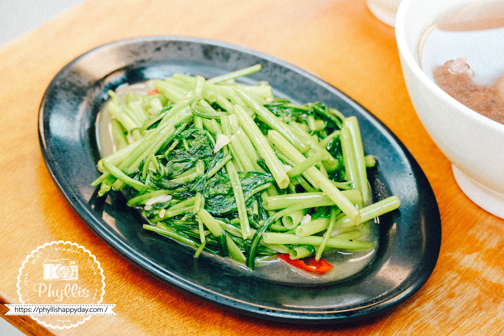 阿蓮牛肉湯台南公園店炒青菜，台南中西區牛肉湯店常見的人氣配菜