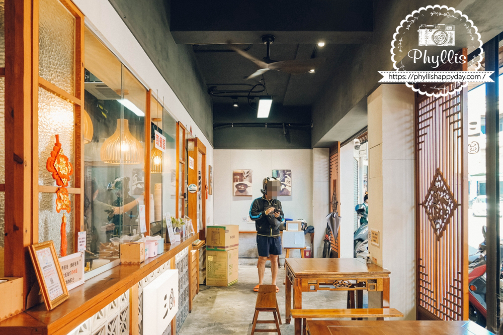 三圓豆花龍潭店店內環境，空間簡單明亮，適合內用豆花、冰品與傳統甜點
