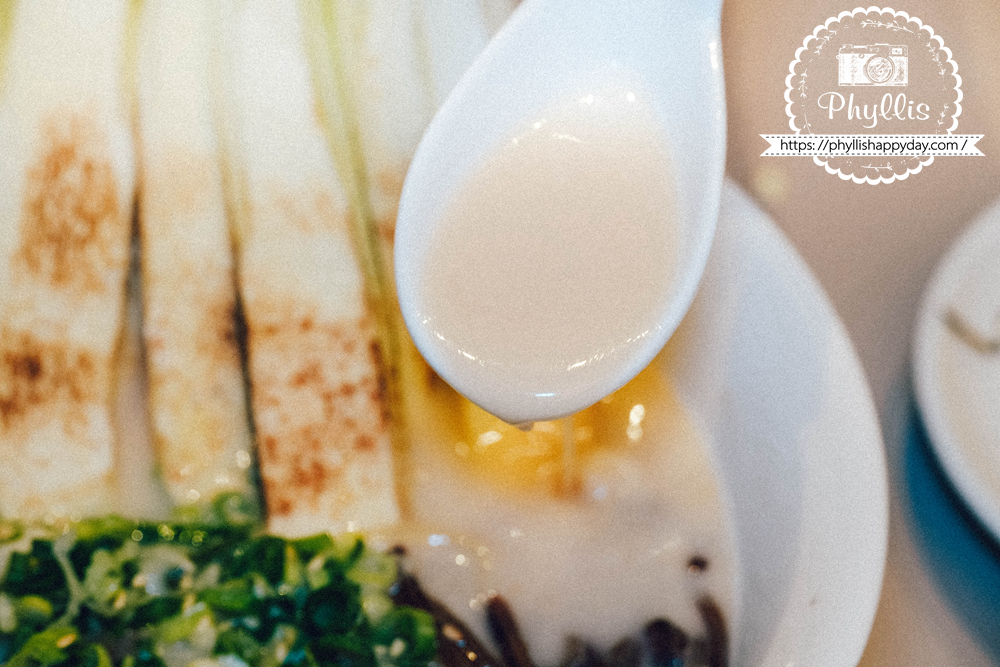 【埔里橫濱拉麵】南投埔里超美日式庭院拉麵,必吃茭白筍拉麵、地母廟與18度C附近美食 - 第19張圖 埔里橫濱拉麵湯頭特寫,濃郁順口的日式豚骨風味
