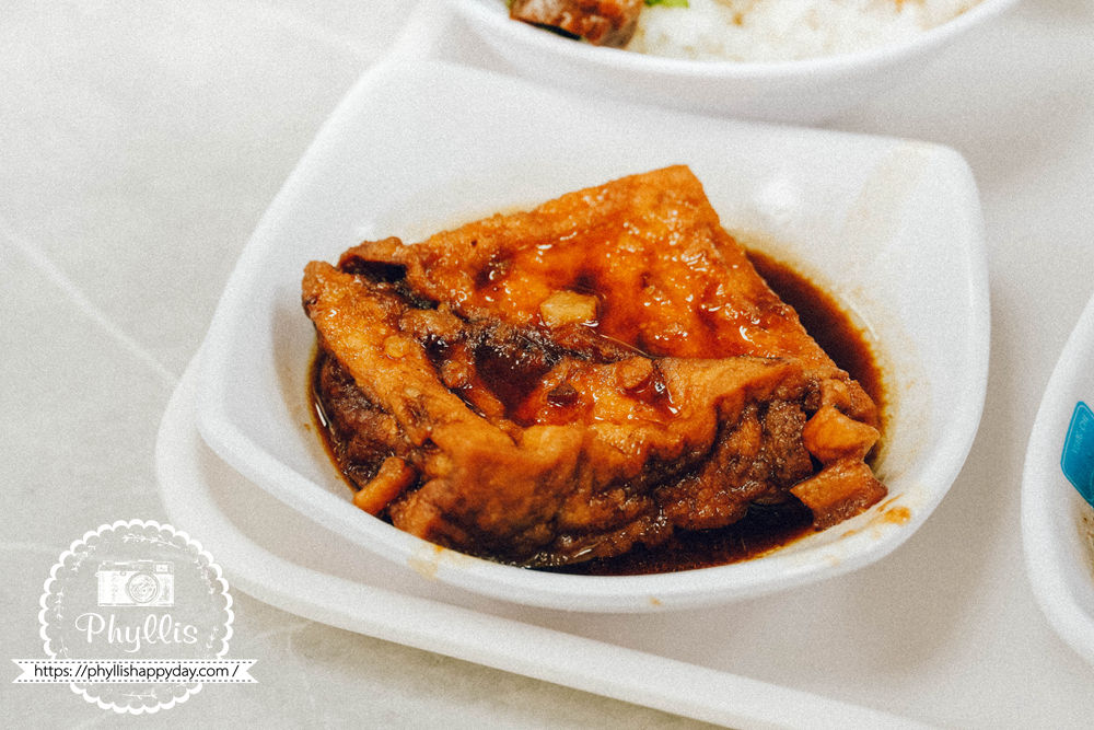臺南永記虱目魚丸滷油豆腐，適合搭配肉燥飯與虱目魚丸湯的台南小吃配菜