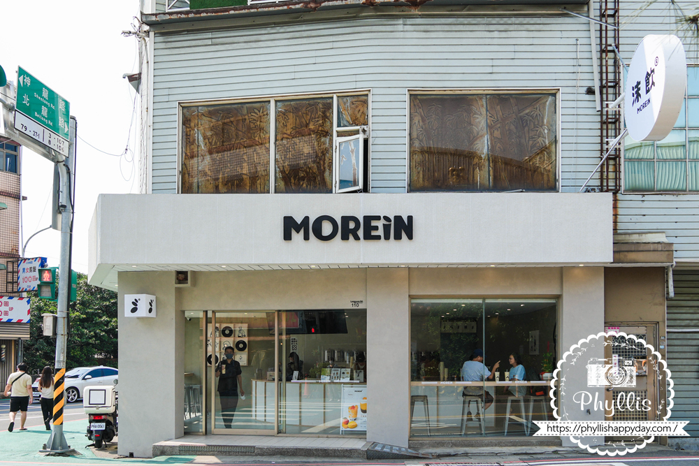 【沫飲MOREiN-桃園龍潭店】龍潭新開幕飲料店開箱!主打蕎麥茶與舒適內用空間,喝完讓人想再訪 - 第1張圖 沫飲MOREiN桃園龍潭店外觀,位於龍元路上的質感手搖飲店