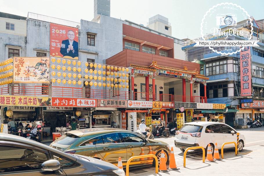 三圓豆花龍潭店位在龍元宮美食商圈，逛龍潭老街周邊時可安排的豆花甜點店