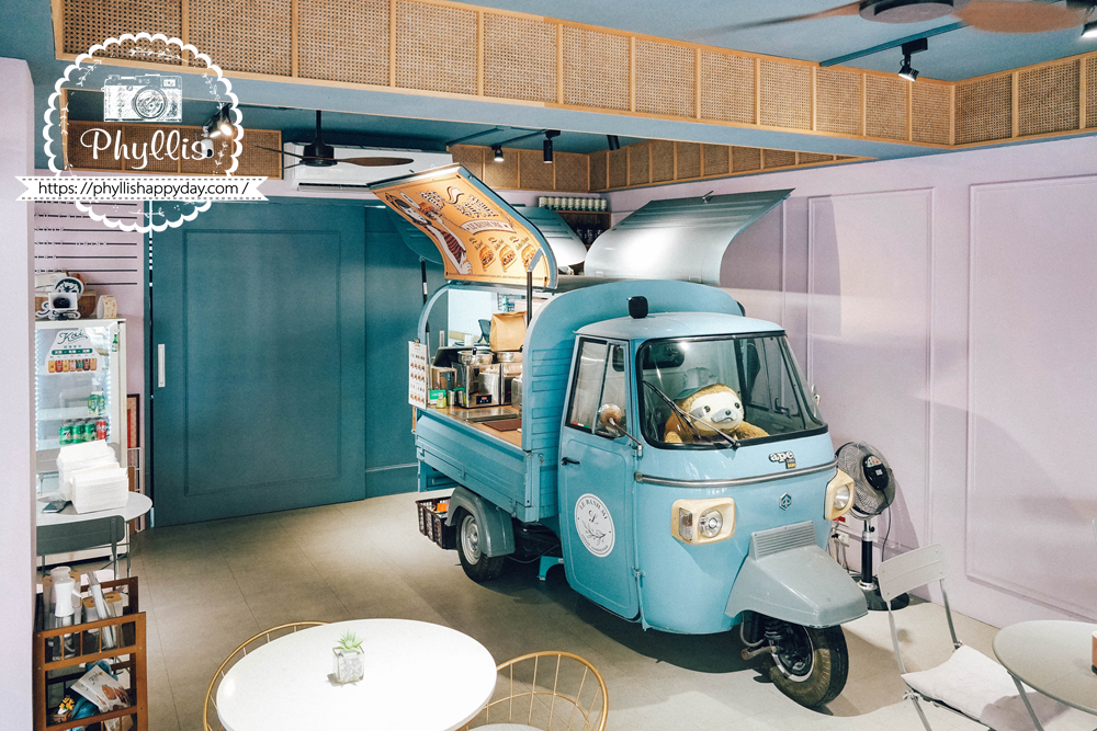 LE BANHMI樂粄米龍潭店餐車造型空間與內用座位區