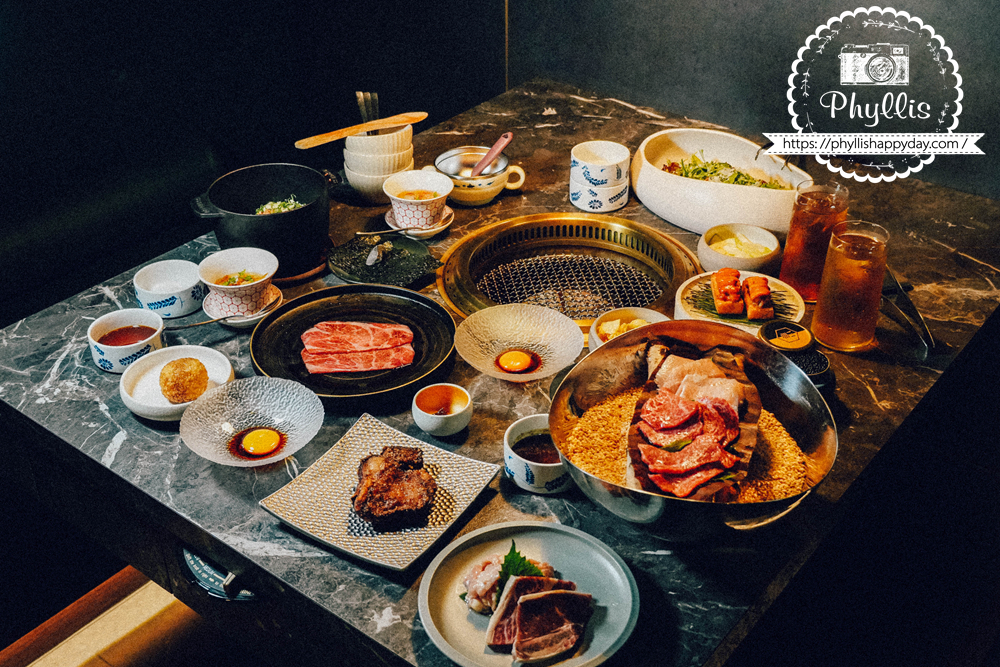 【京燒肉】全部餐點大合照，包含燒肉、主食、湯品、甜點與加購食材，呈現台中南屯燒肉套餐豐富度
