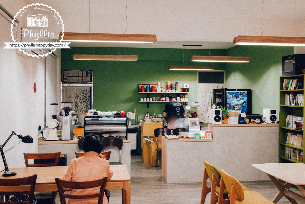 SweetBang Cafe店內用餐環境與櫃檯區，桃園龍潭華南路咖啡廳空間