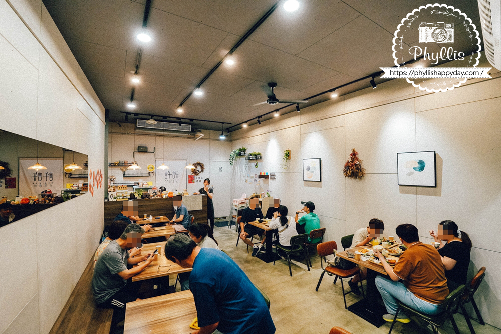 許許 Hsu Hsu 用餐區另一角度，龍潭神龍路餐廳內用座位與舒適聚餐環境分享