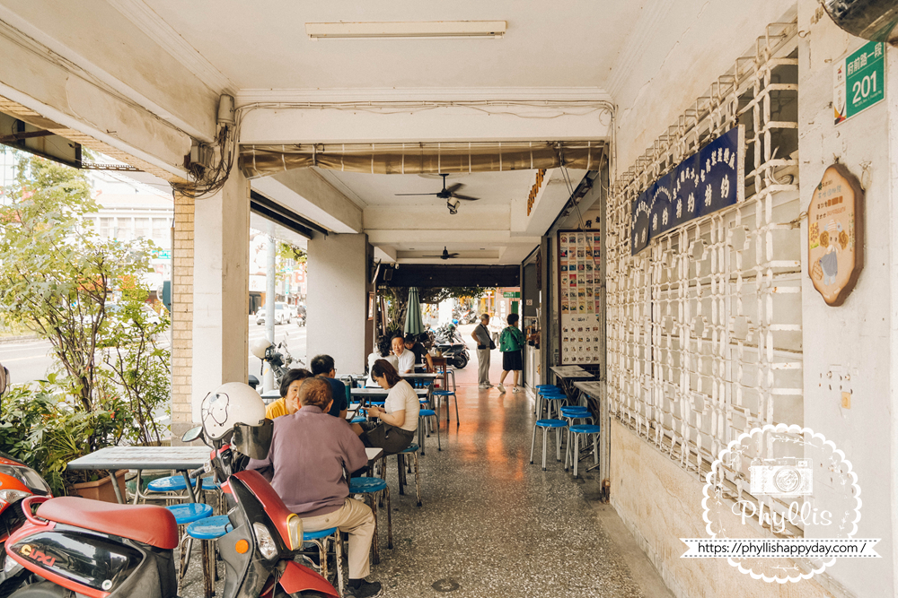莉莉水果店店內座位區，台南旅遊必訪水果冰與甜品名店