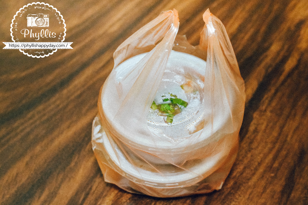無名麵線攤大腸麵線與肉圓外帶包裝，桃園龍潭龍元宮旁外帶美食