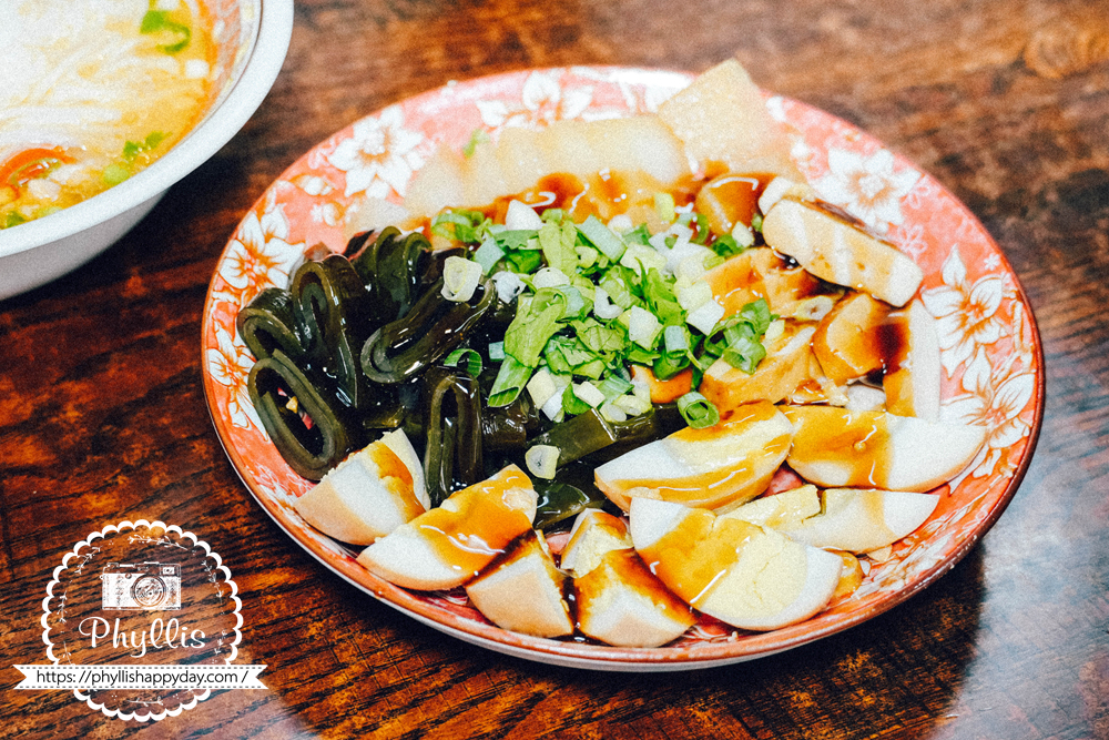 【阿蕊米干】桃園龍潭米干推薦|干城路巷弄老店|在地人從小吃到大|招牌米干中午前必吃 - 第18張圖 阿蕊姨米干滷味一盤,桃園龍潭干城路米干店滷味小菜推薦