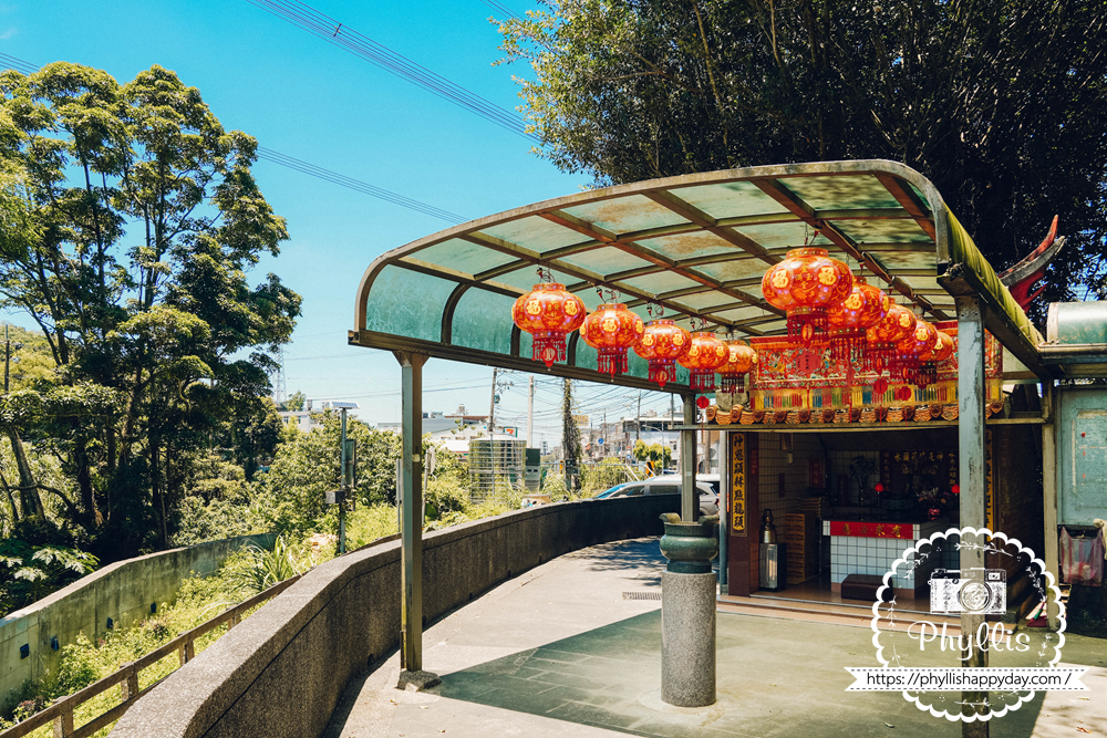鹿點咖啡千瀑店停車場旁土地公廟，桃園龍潭千層瀑布周邊景點