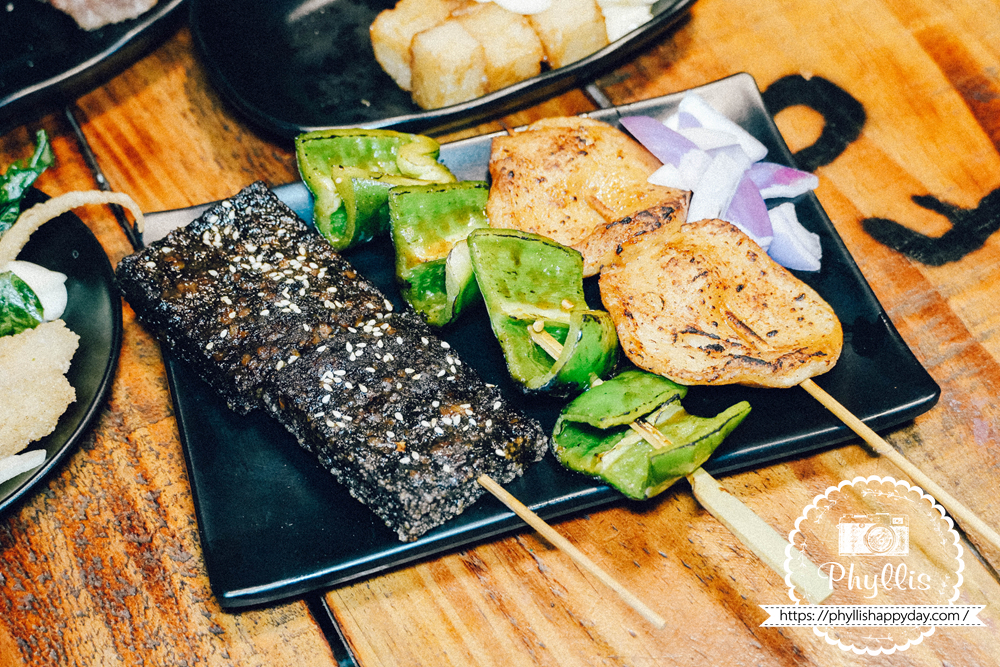 【烤食-車庫】龍潭宵夜人氣燒烤店|串燒、炸物、海鮮不用吃到飽|親子友善可調辣度|營業到凌晨1點 - 第24張圖 烤食-車庫炸米血糕40元,桃園龍潭宵夜人氣台式炸物推薦