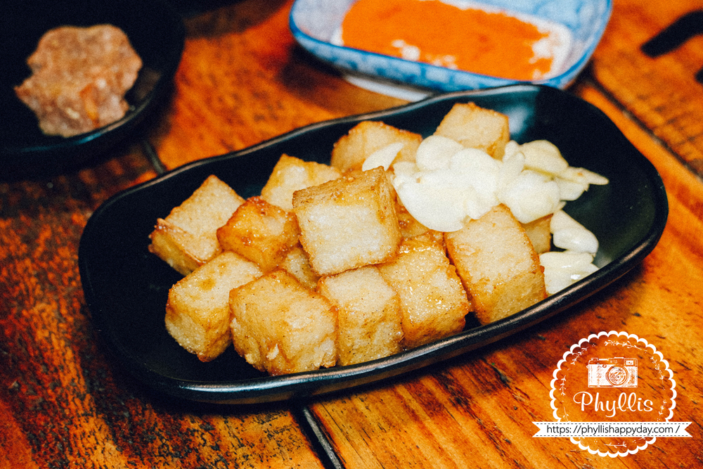 【烤食-車庫】龍潭宵夜人氣燒烤店|串燒、炸物、海鮮不用吃到飽|親子友善可調辣度|營業到凌晨1點 - 第27張圖 烤食-車庫炸蘿蔔糕45元,桃園龍潭宵夜人氣炸物與台式小吃