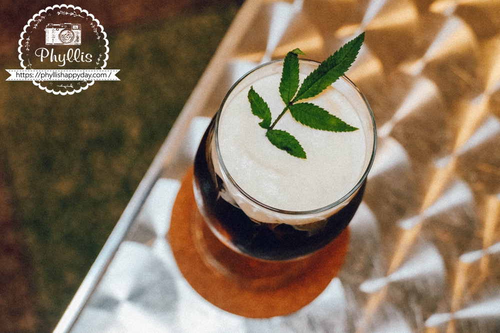 【純然餐飲部】中壢這間咖啡廳太犯規!手工水餃意外超強,慢燉控肉飯晚來真的吃不到,2026壢夏跑咖季必訪 - 第28張圖 純然餐飲部仙入啡啡限定特調特寫,2026壢夏跑咖季桃園中壢特色飲品