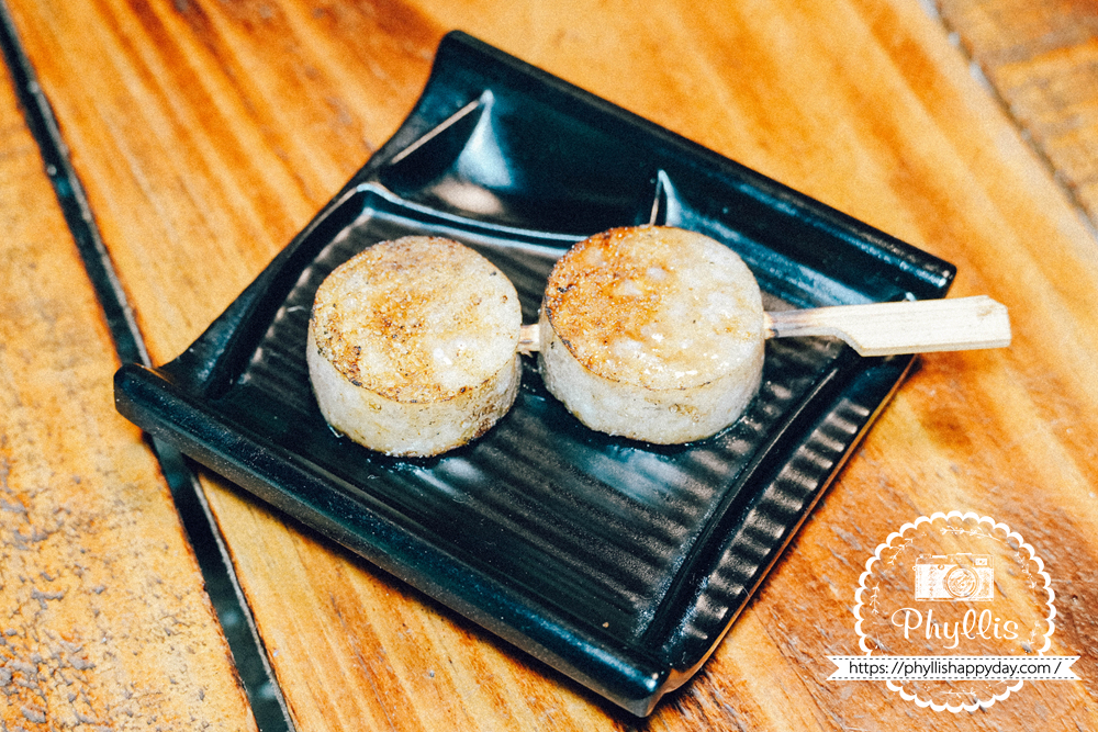 【烤食-車庫】龍潭宵夜人氣燒烤店|串燒、炸物、海鮮不用吃到飽|親子友善可調辣度|營業到凌晨1點 - 第32張圖 烤食-車庫干貝串60元,桃園龍潭宵夜海鮮串燒人氣餐點