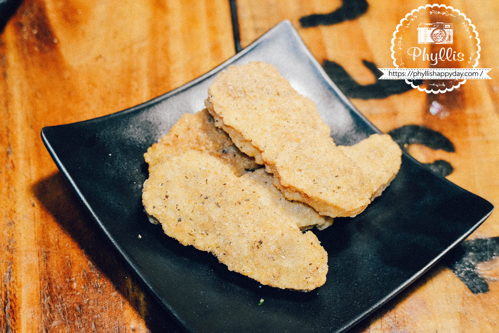 【烤食-車庫】龍潭宵夜人氣燒烤店|串燒、炸物、海鮮不用吃到飽|親子友善可調辣度|營業到凌晨1點 - 第33張圖 烤食-車庫炸雞塊50元,桃園龍潭成功路人氣宵夜炸物推薦